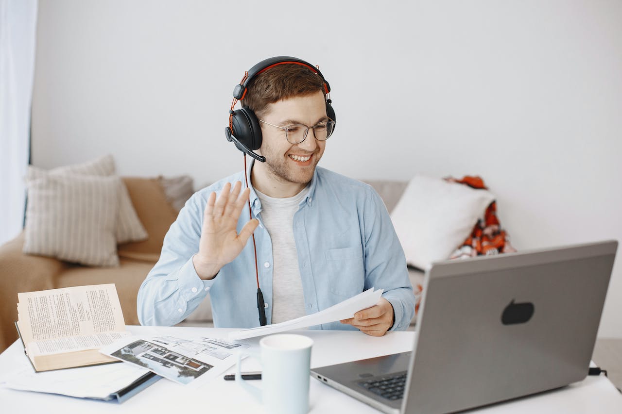 Tutoring English Online with PalFish | The TEFL Org